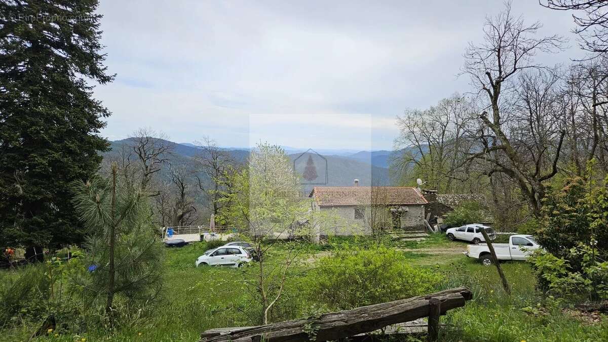 Maison à LE COLLET-DE-DEZE