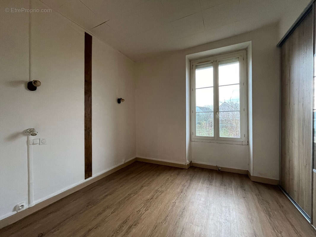 Maison à CHEZAL-BENOIT