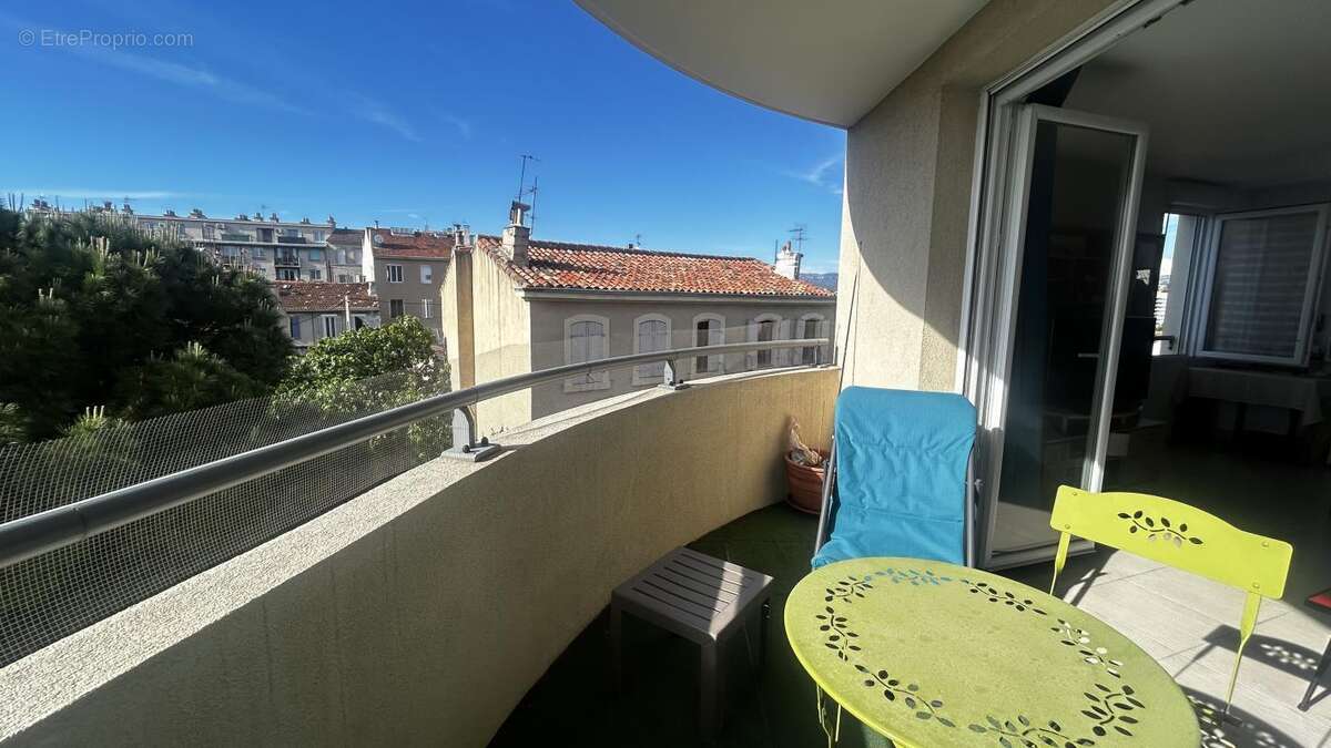 Appartement à MARSEILLE-4E