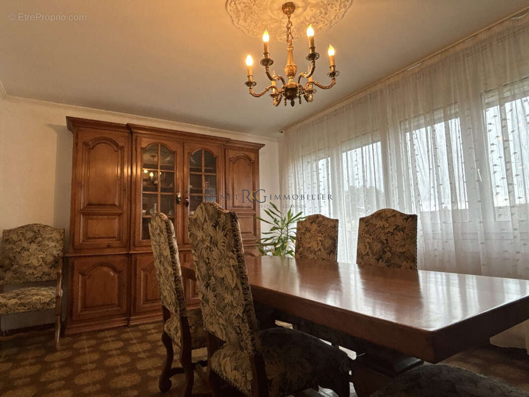 Maison à AY-SUR-MOSELLE