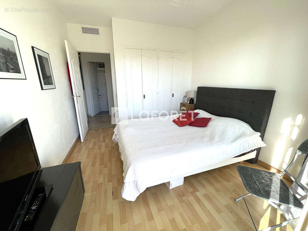 Appartement à SAINT-LAURENT-DU-VAR