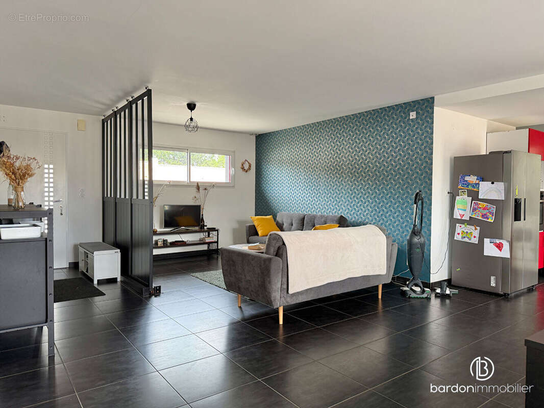 Maison 5 pièces - 113 m² - Centre-ville de La Garnache - photo 2