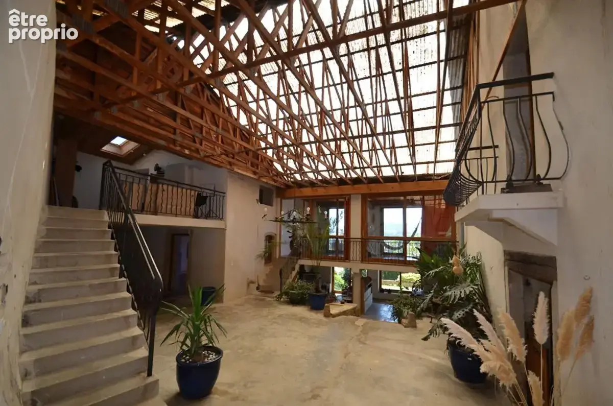 Maison de plus de 290 m2 avec plus de 6 000 m2  de terrain - photo 8