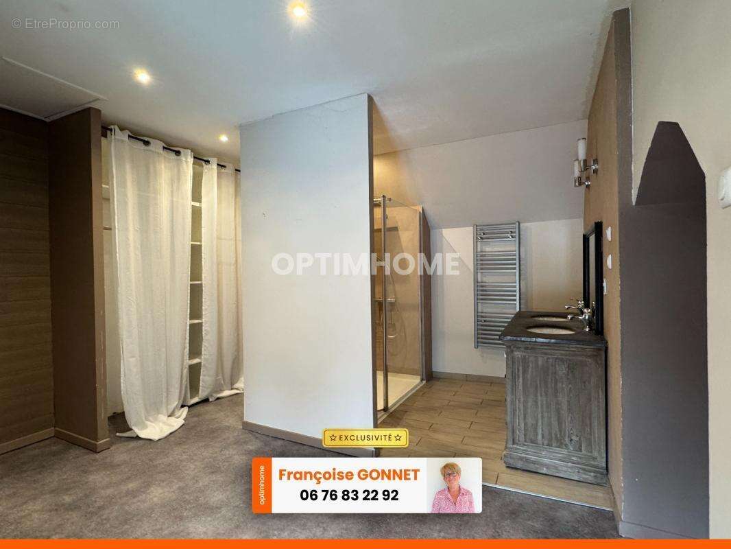 LONGERE de 215 m² - 6 pièces - 4 chambres - Piscine - 275 000 € - LAPAN - photo 20