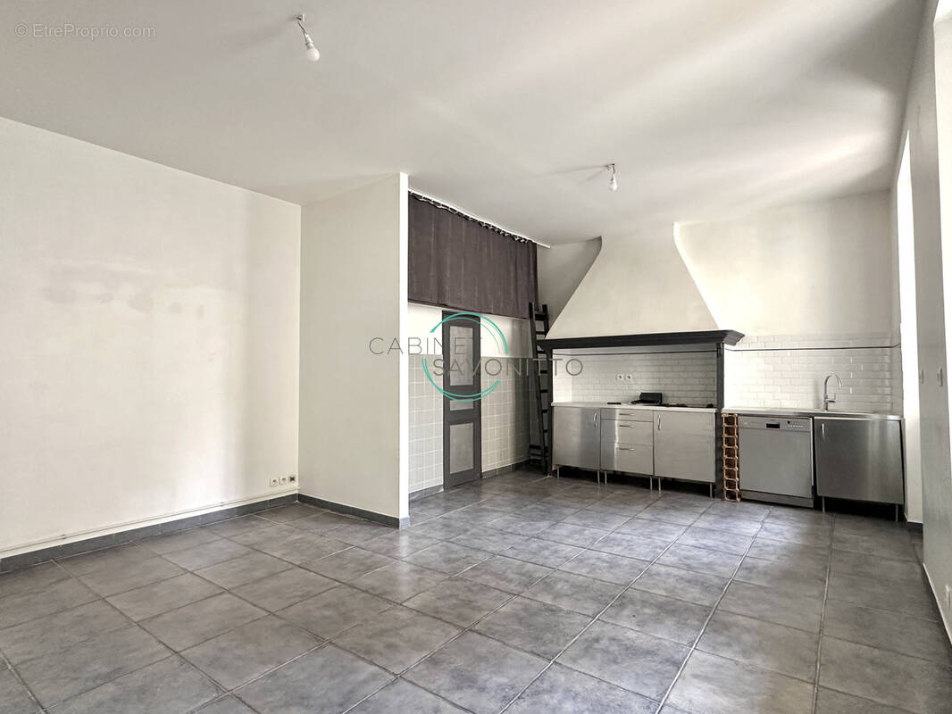 Appartement à MARSEILLE-6E