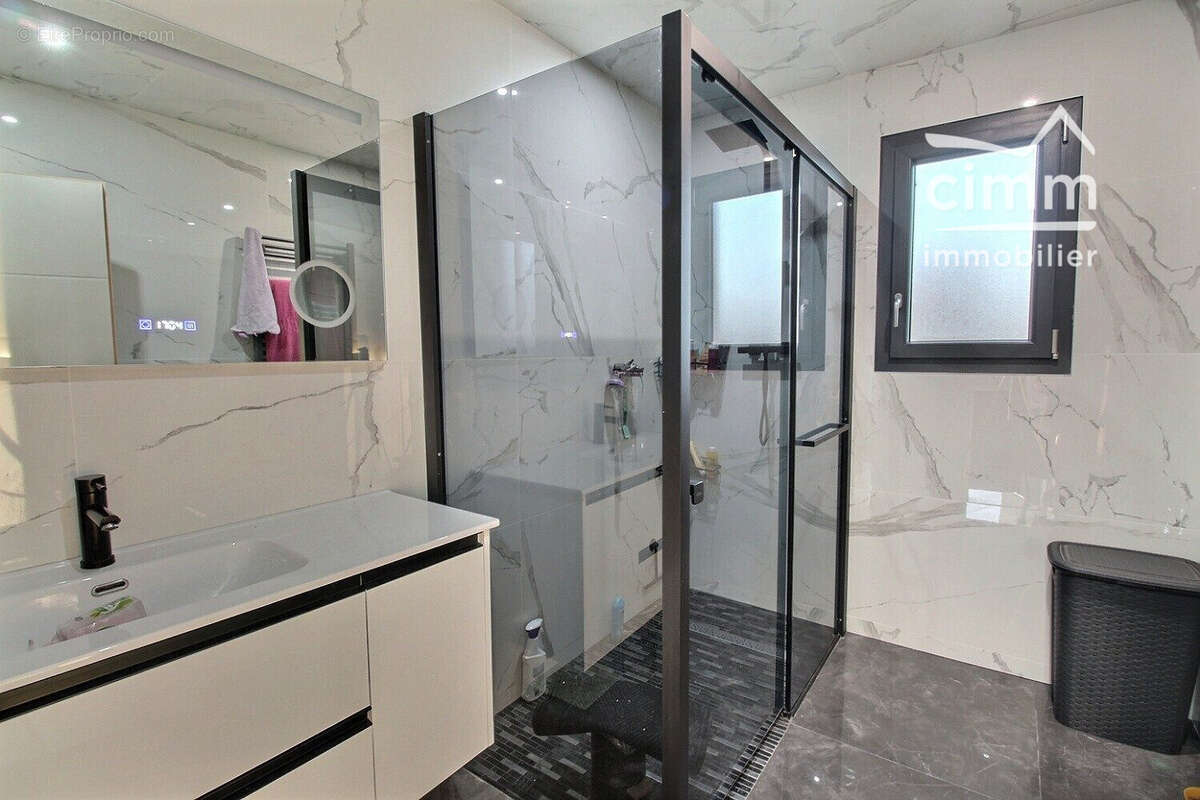 Maison 111 m² à Saint-Pierre-De-Bressieux  - photo 2