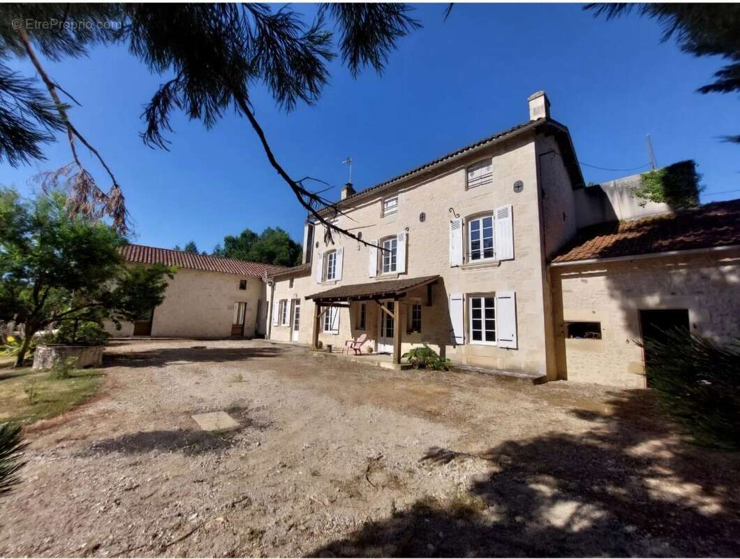 Vente Maison Valdivienne(86300) 399 000ï¿œ - photo 2