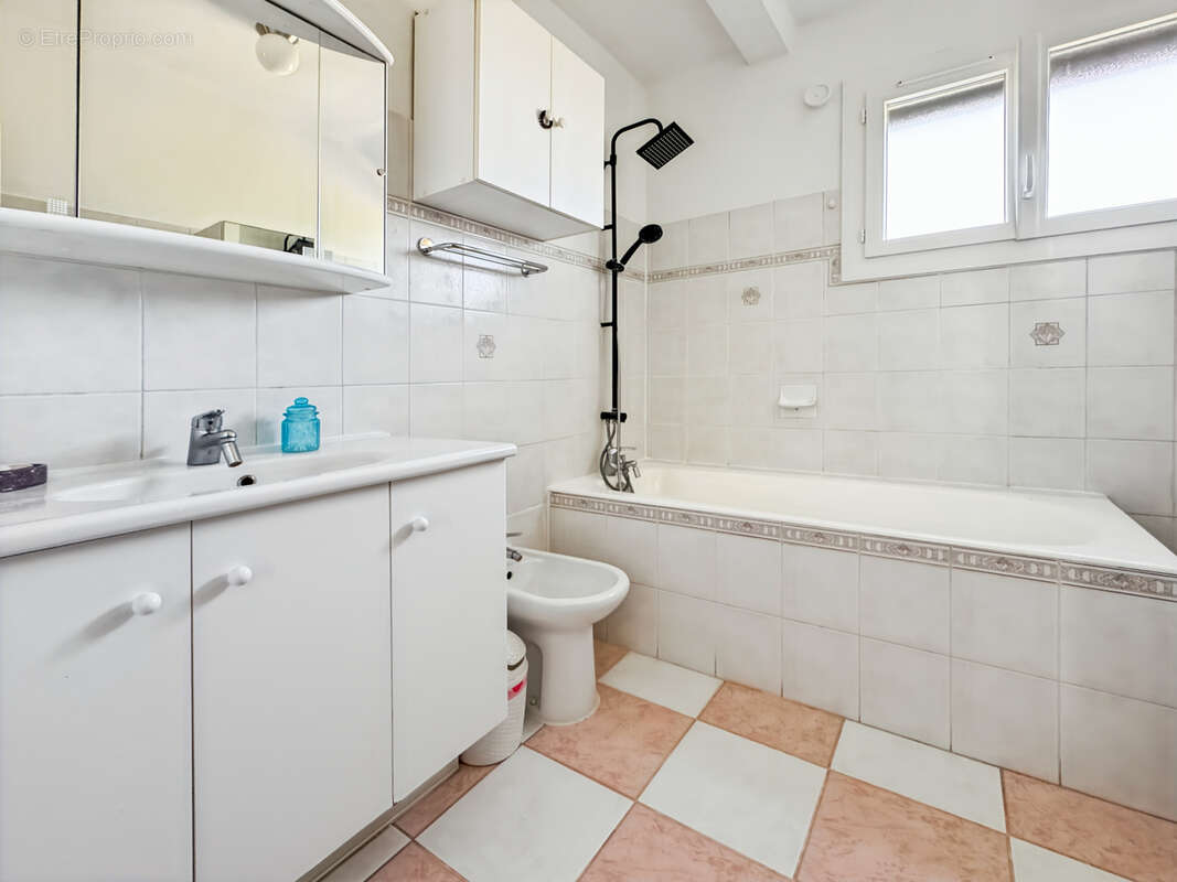 Maison Bedarrides 6 pièce(s) 135 m2 - photo 6