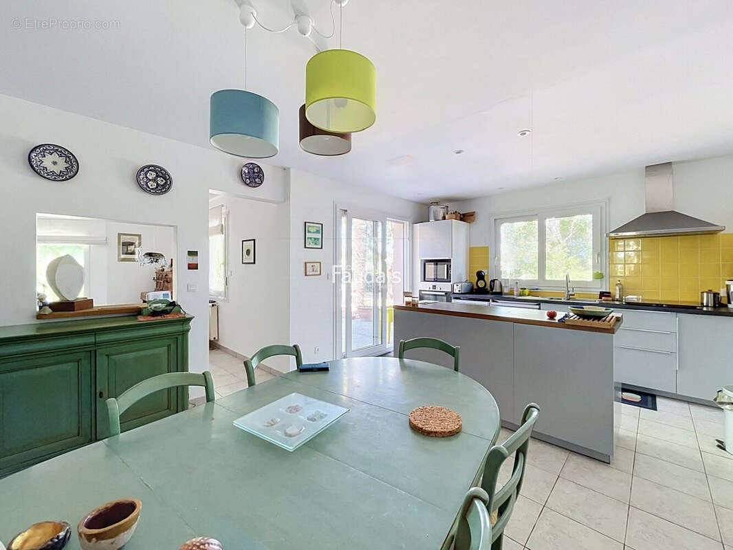 Maison 216 m² à Gouville-Sur-Mer  - photo 8
