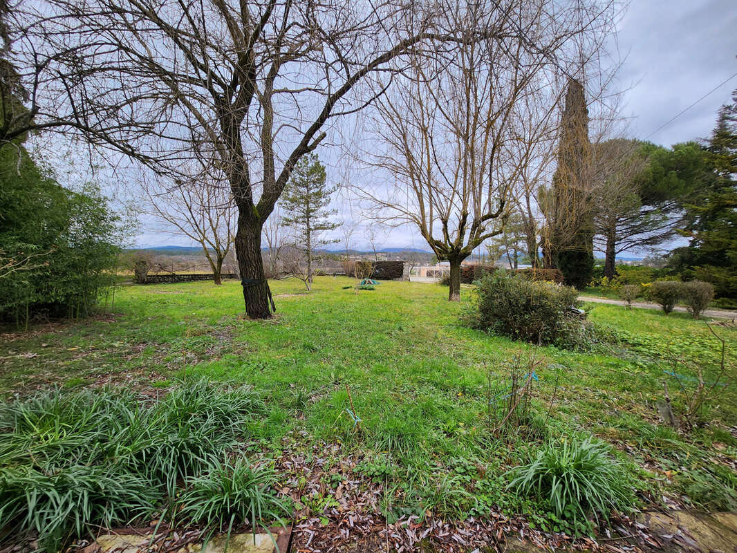 Villa - 150 m2 habitable de plain-pied et 50 m2 de garages attenants - combles et dépendances - 3390 m terrain - photo 14