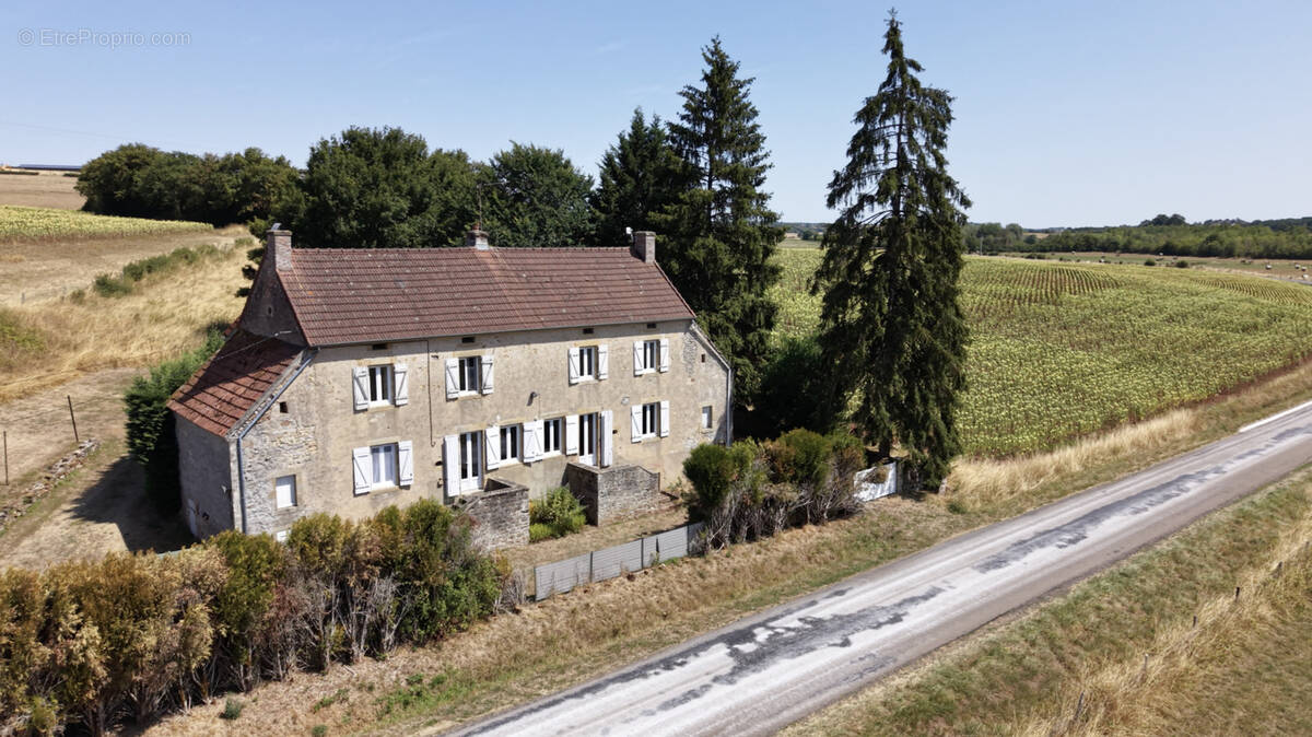 Maison à VILLE-LANGY