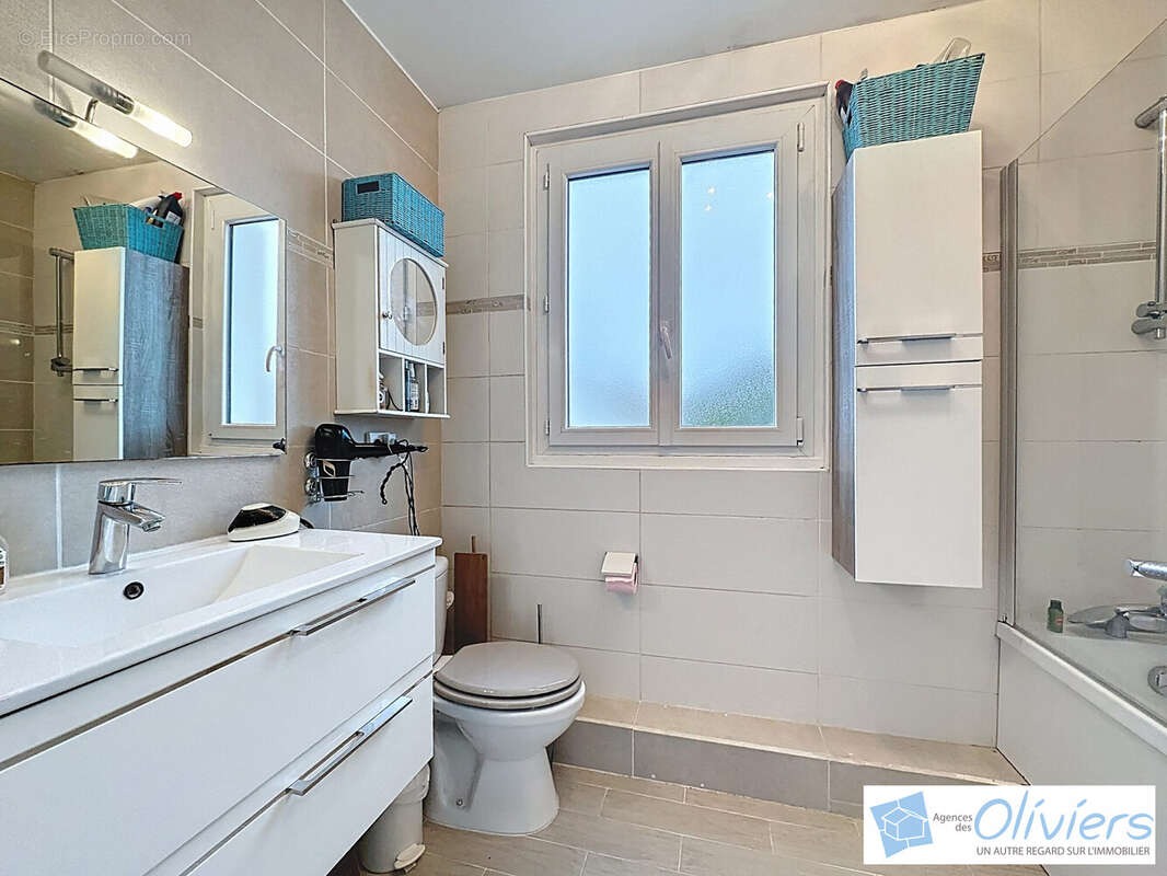 Maison à VOISINS-LE-BRETONNEUX