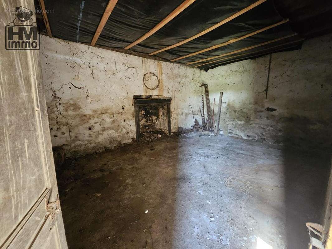 n°3 - Commerce à RILHAC-LASTOURS