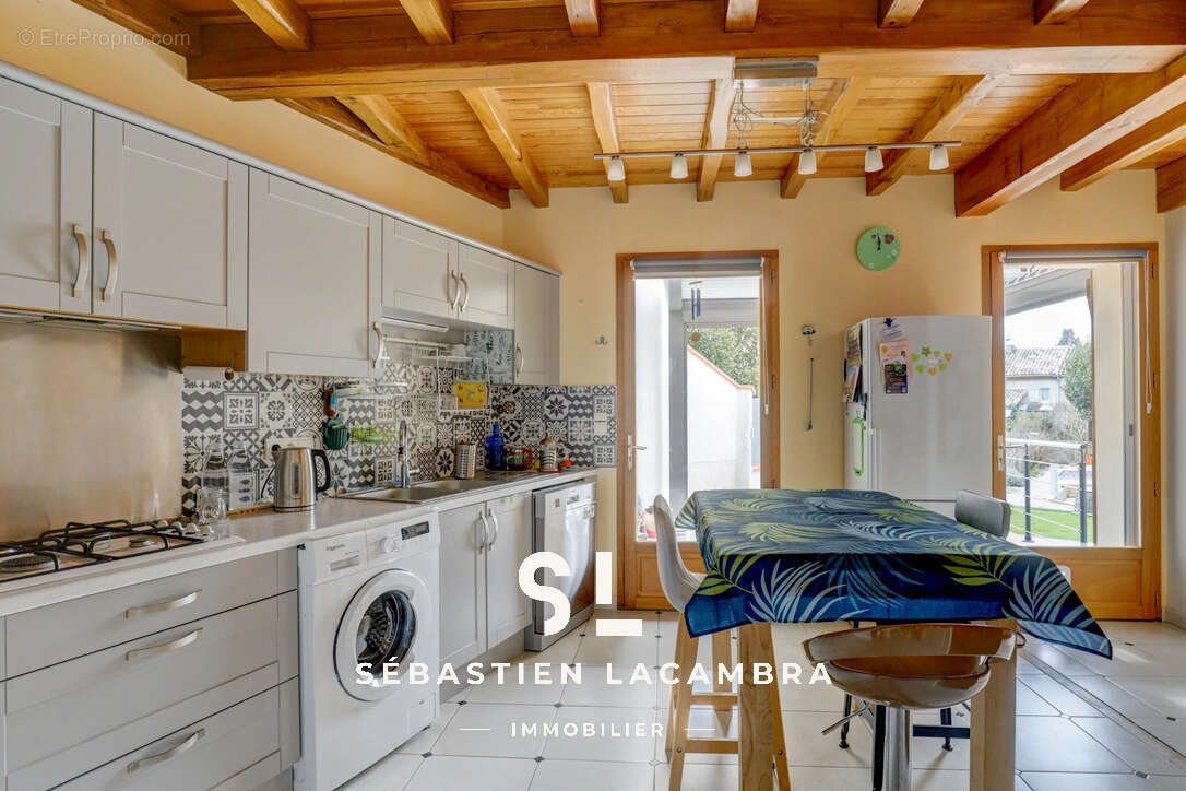 Maison de charme 8 pièces   Rénovation haut de gamme   Garages, atelier & jardin   Cœur de Lisle-sur-Tarn - photo 15