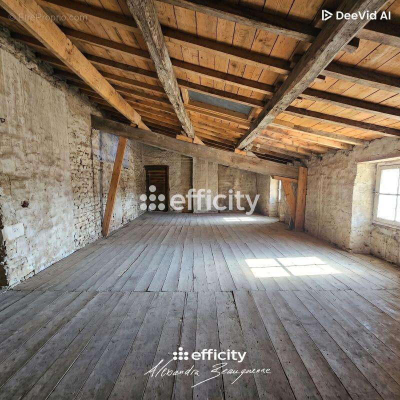 Appartement 400 m² à Niort  - photo 19
