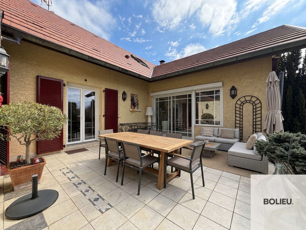 Cranves-Sales - Spacieuse villa avec piscine + Dépendances - photo 24