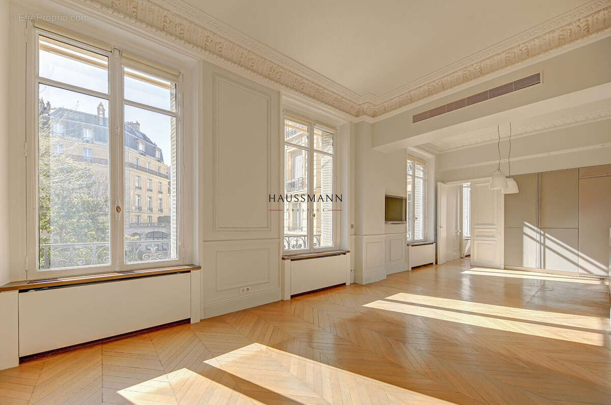 Appartement à PARIS-8E