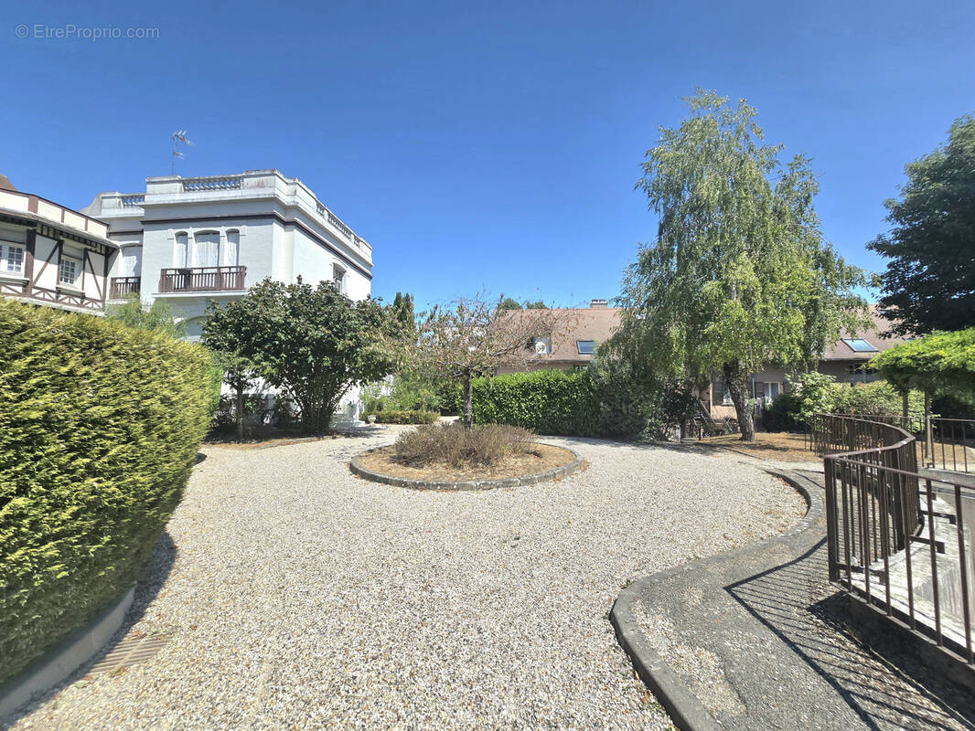 Maison à VILLE-D'AVRAY