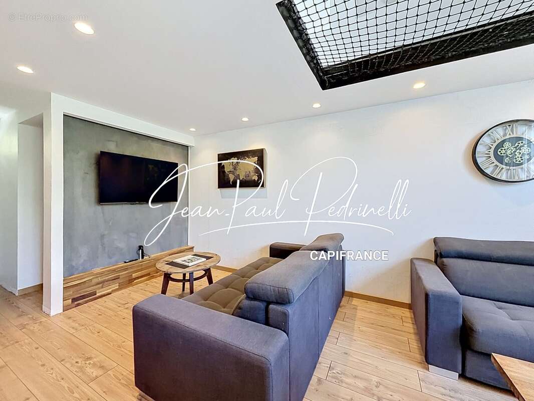 SAINT-RAPHAËL, Duplex 3 pièces 59 m² total,  meublé et équipé,  parking privatif et climatisation - DPE C - photo 32