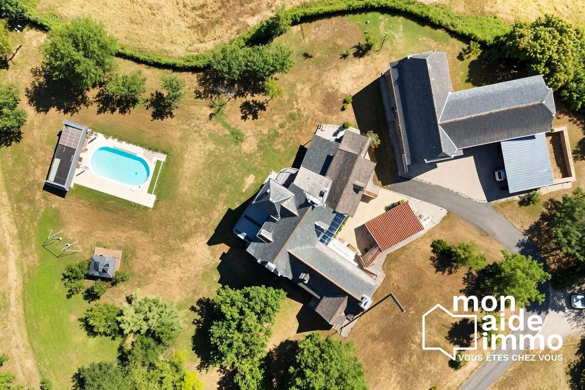 Maison à SAINT-CHRISTOPHE-VALLON