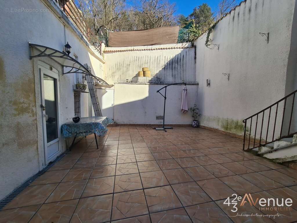 Appartement à UNIEUX