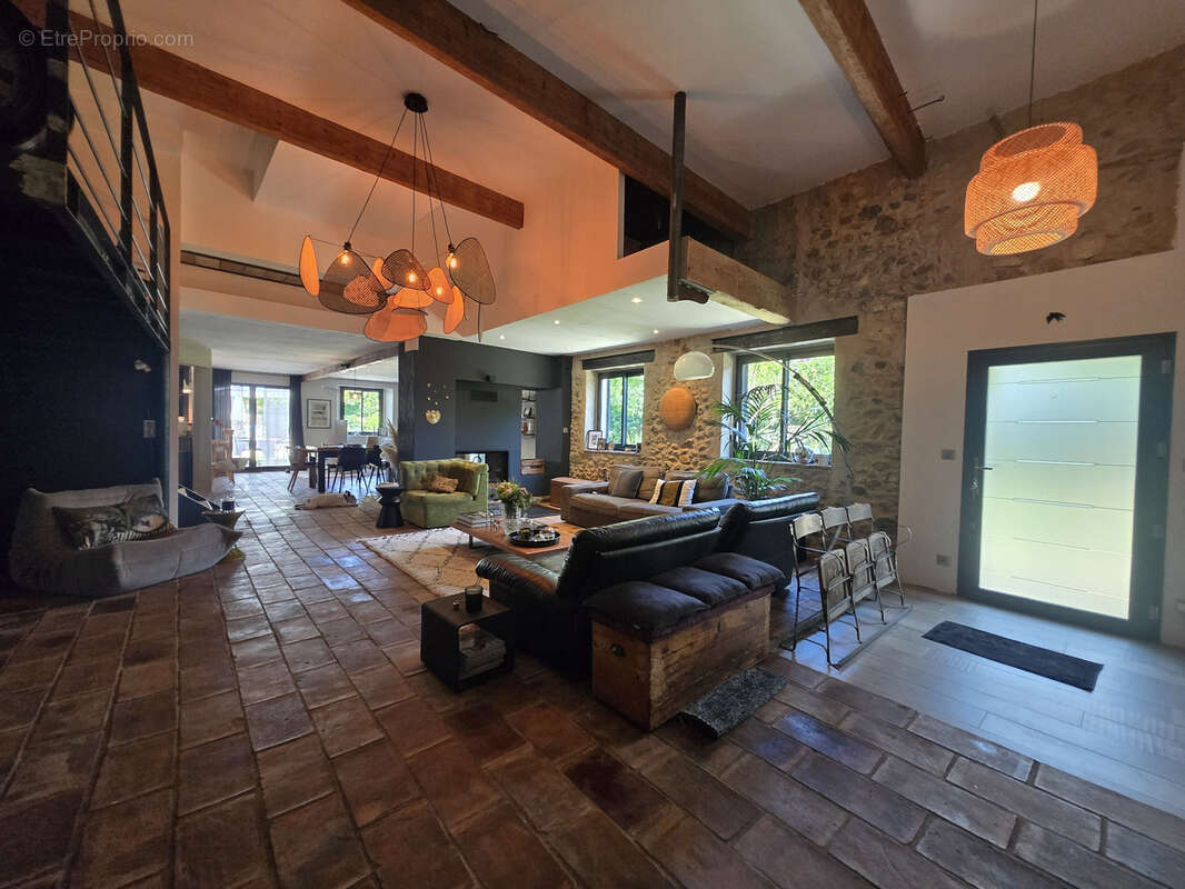 Maison en pierre beaucoup de charme - photo 7