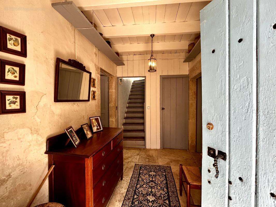 Maison en pierre de 186m2, dépendances et beau jardin - photo 7