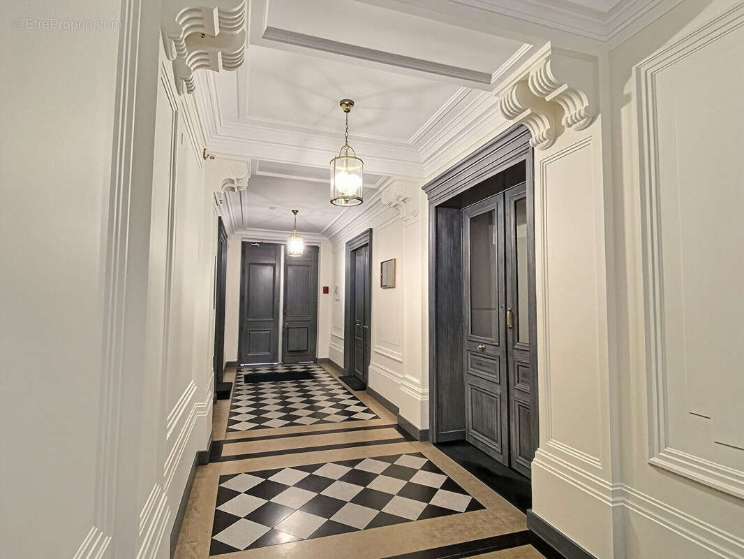 Paris 6e arrondissement - Quartier Rennes/Assas- Chambre de 12,56m2 au sol et 10,88m2 Carrez - photo 7