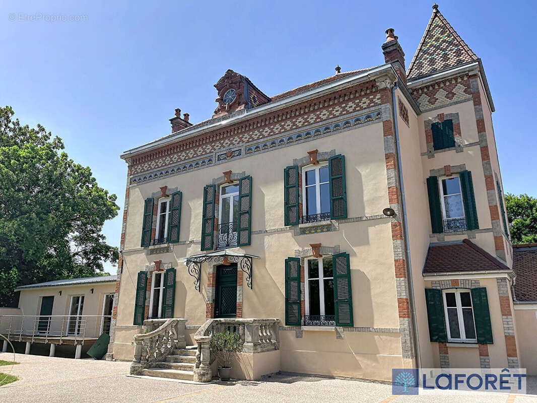 Maison Bourbonne-les-Bains 8 pièce(s) 198m² - photo 2