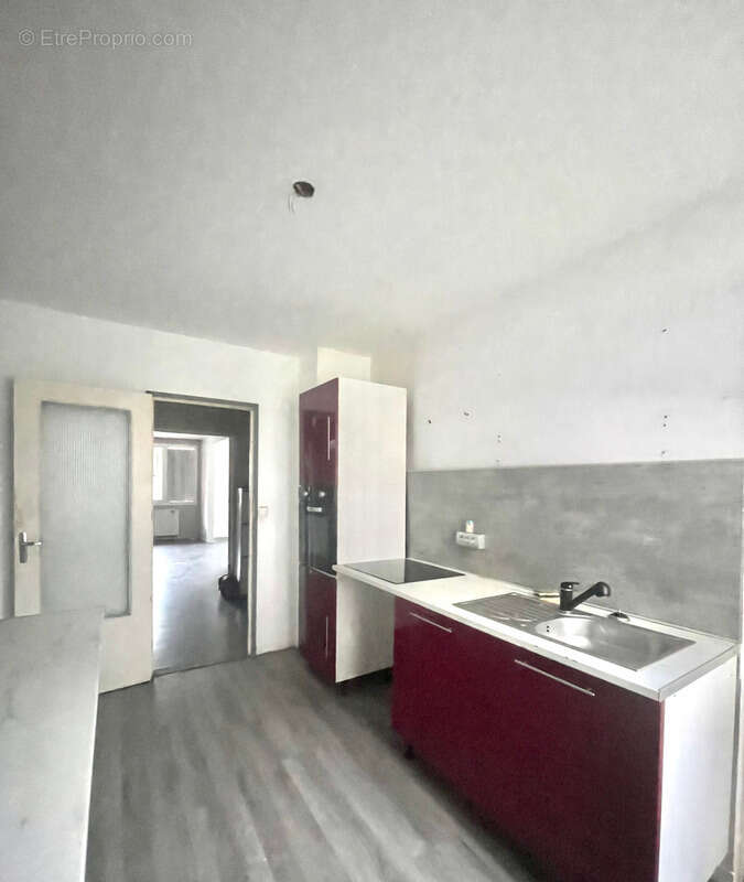 Appartement 80m2 - Parking - Fort potentiel - Quartier Bellevue - Le Mont - LA Jomayère - photo 2