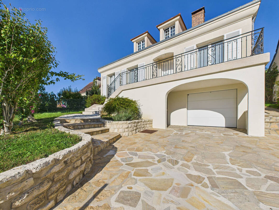 Maison à SAINT-PIERRE-DU-PERRAY