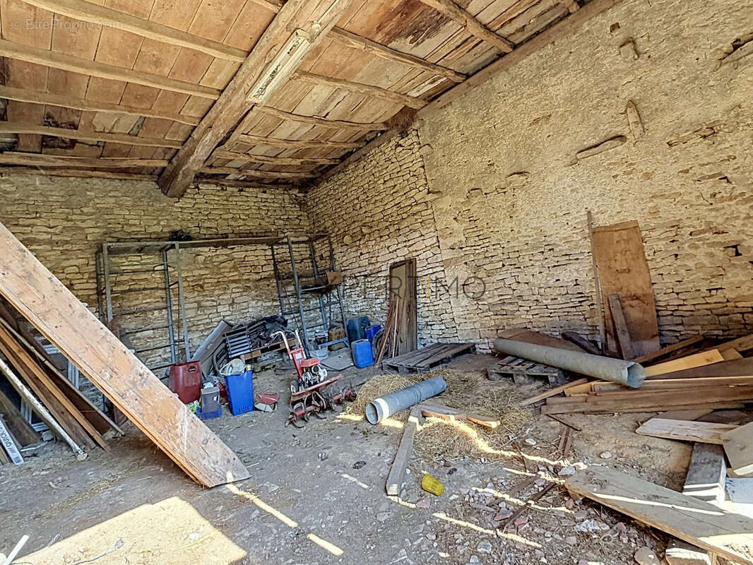Maison à OZENAY