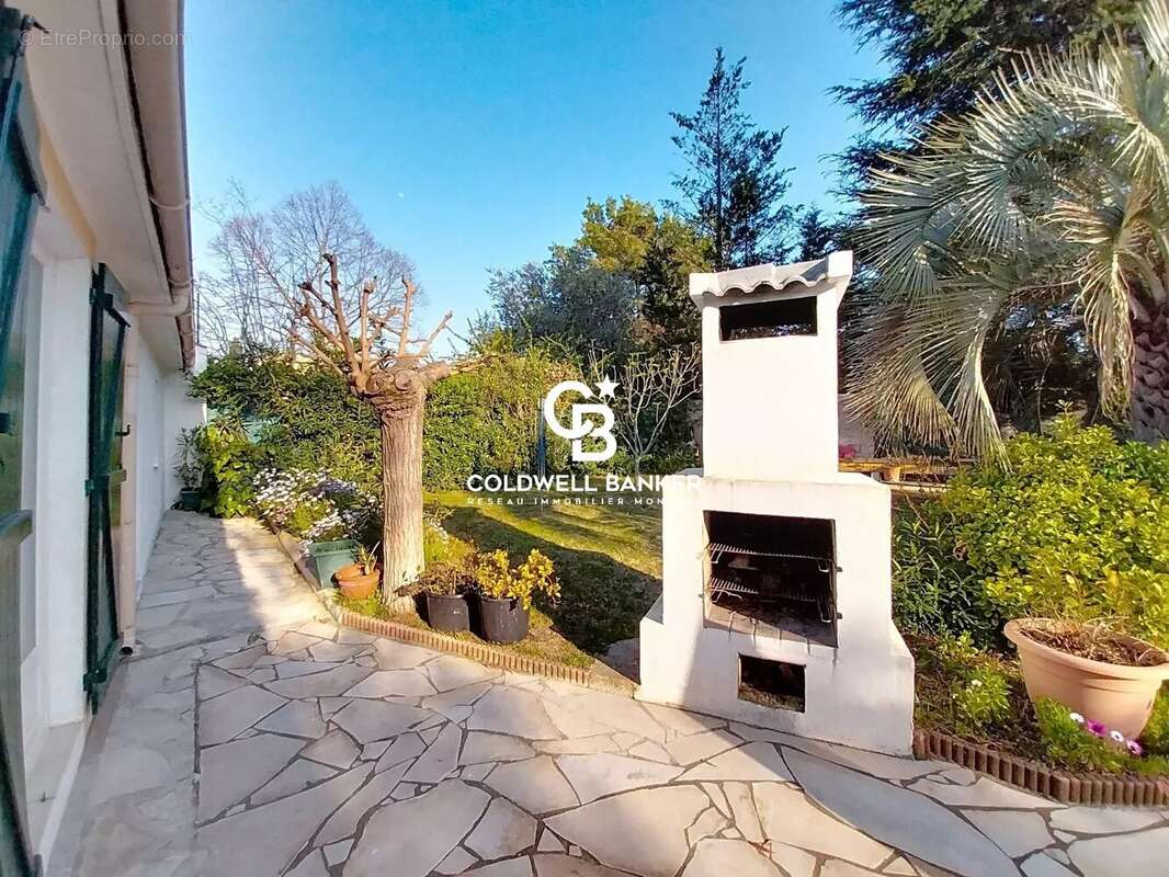 Maison à ROQUEBRUNE-SUR-ARGENS