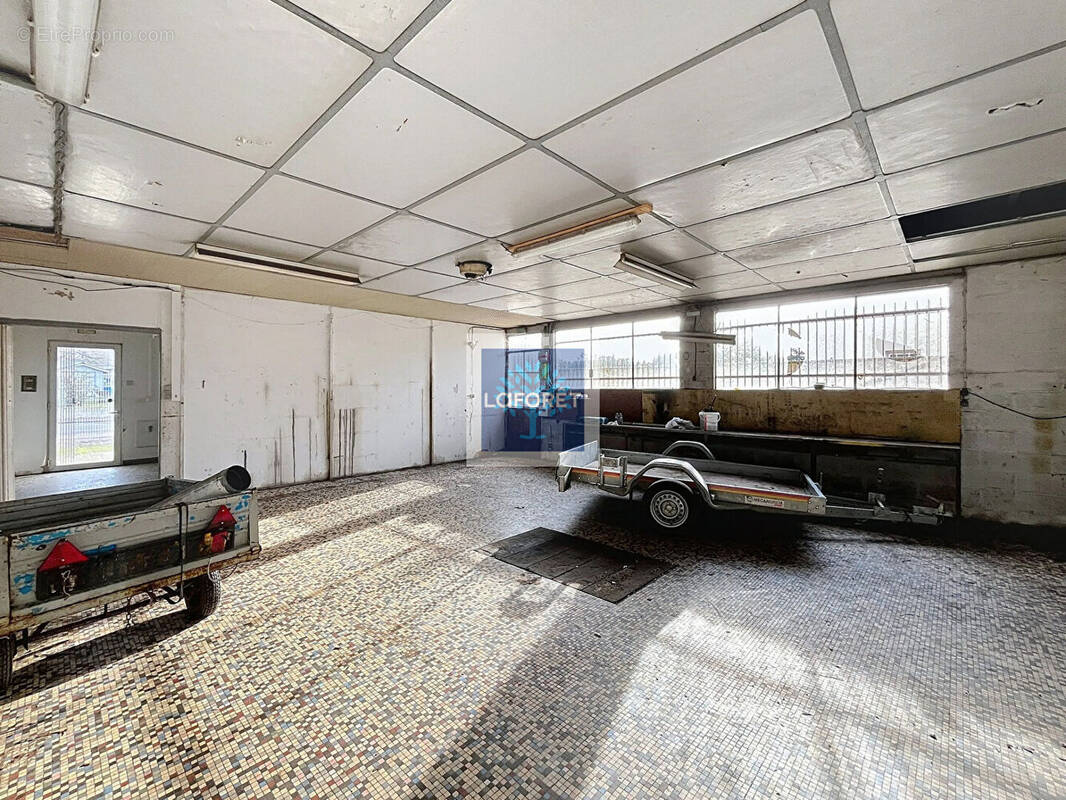 Commerce à MONTENDRE