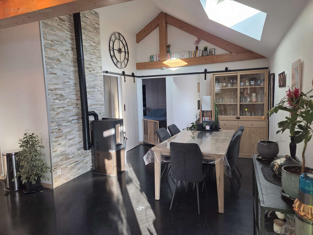 Chaffois, appartement de type 3 , garage, terrasse et jardin. - photo 5