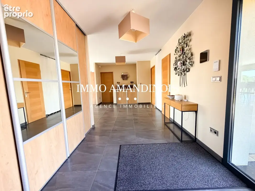 Rare plain pied de 246 m2 - 4 ch. - bureau - double garage sur 3000 m2 - photo 2