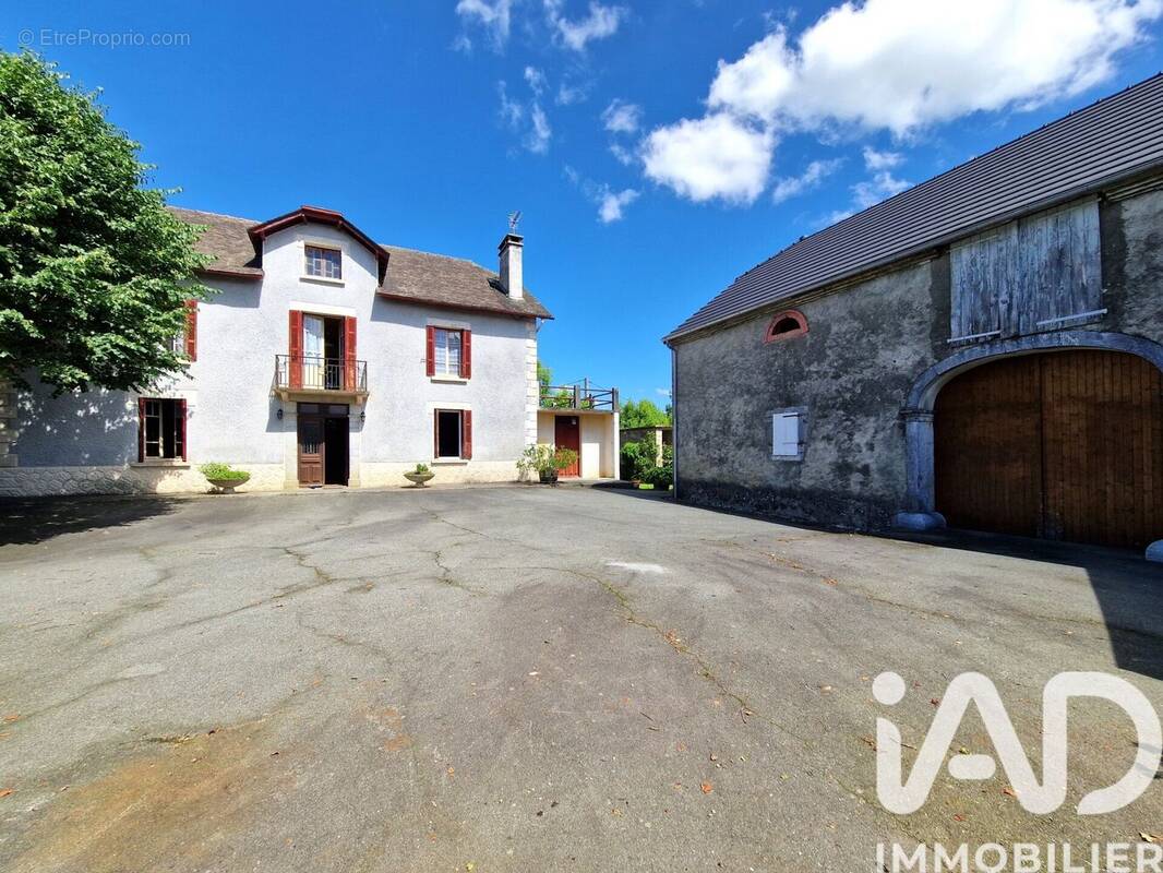 Photo 1 - Maison à LESTELLE-BETHARRAM