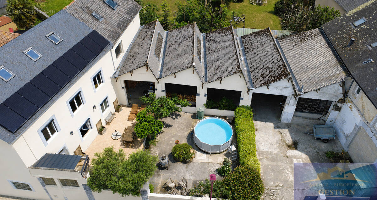 Maison à PONTACQ