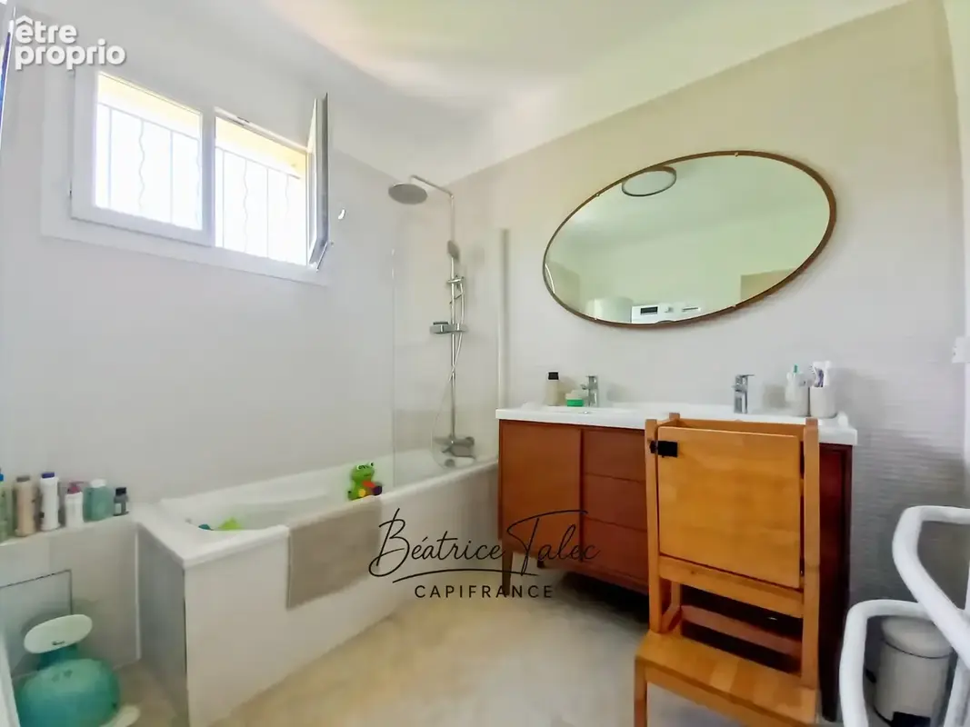Appartement t4 110 m² entièrement rénové – vues panoramiques sainte-victoire & mont aurélien - jardin - parkings - photo 12