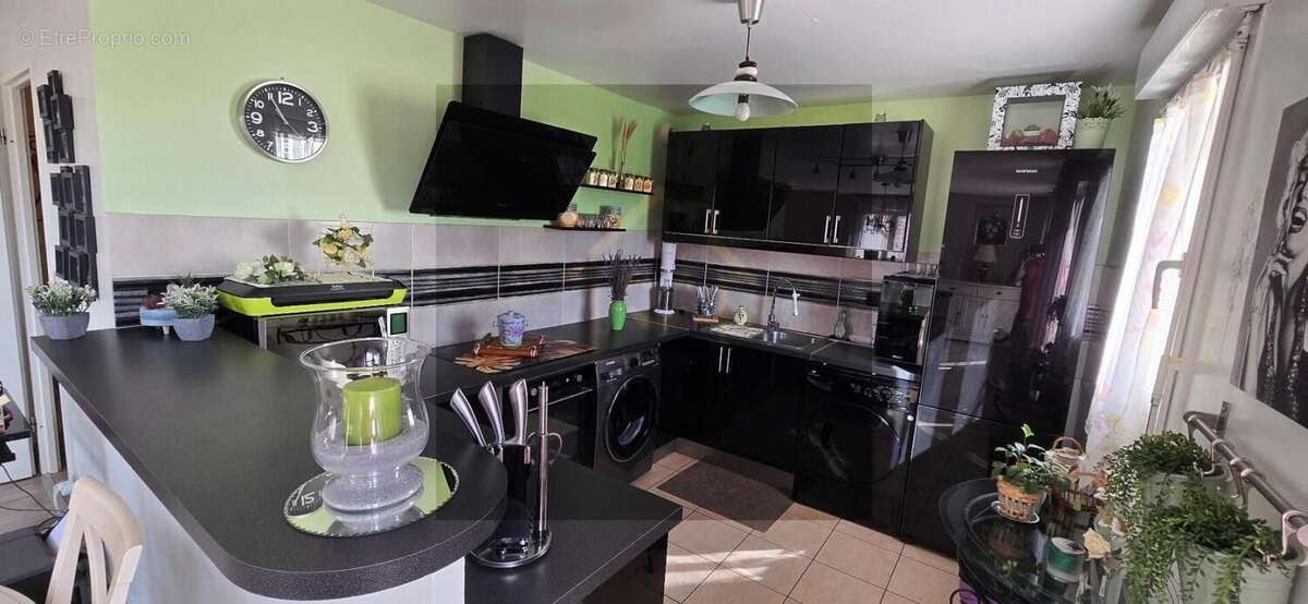 Appartement à LEVES