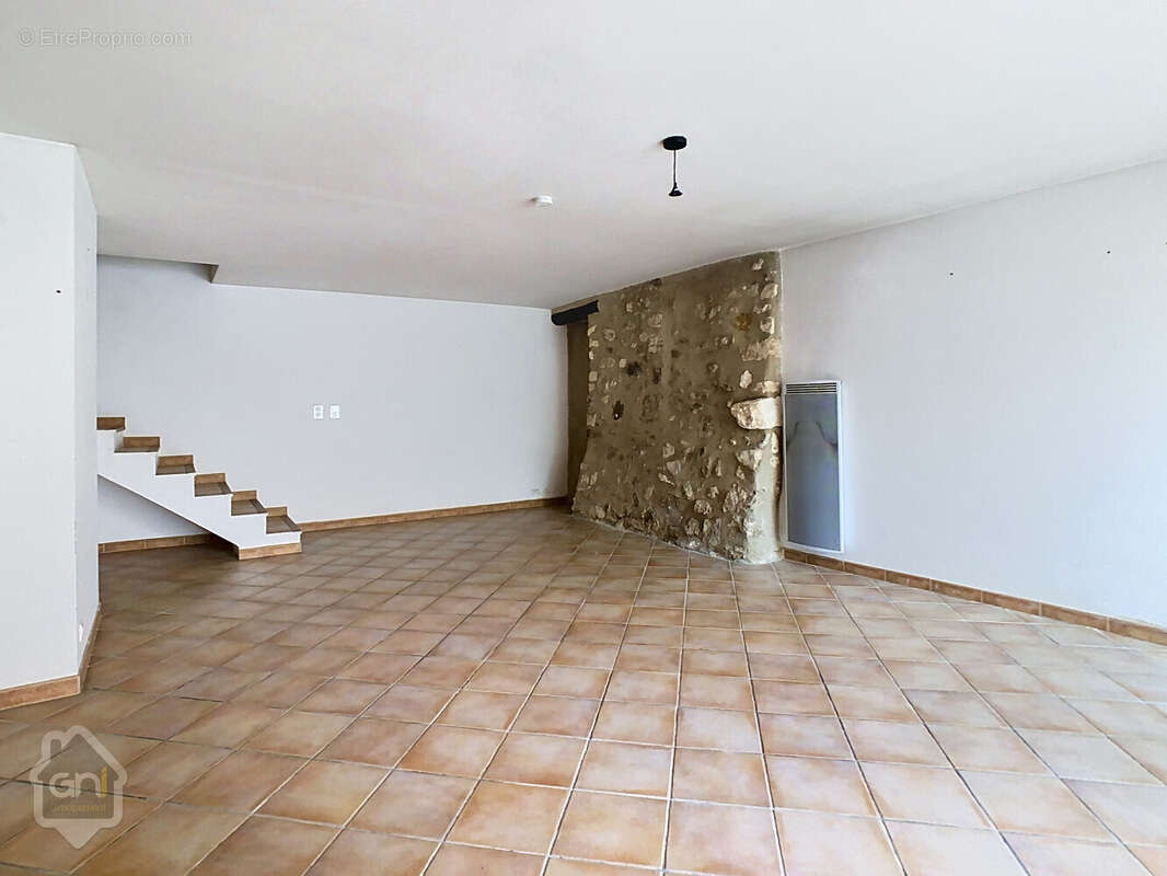 Maison de Village avec cour et terrasse - photo 3