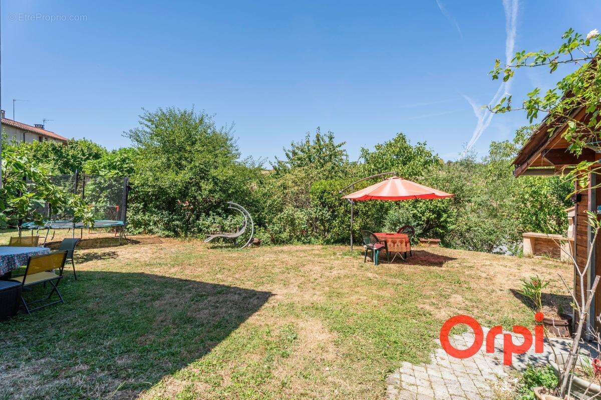 Maison familiale de caractère de 158 m² avec jardin, véranda, garage et cave - photo 2