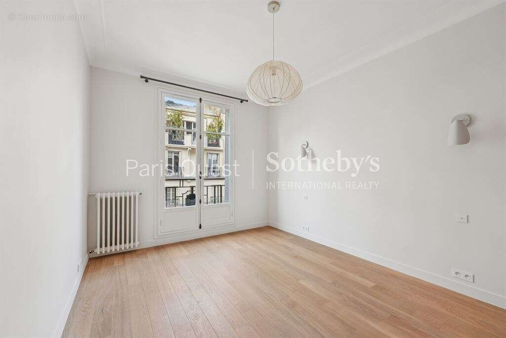 Appartement à PARIS-16E