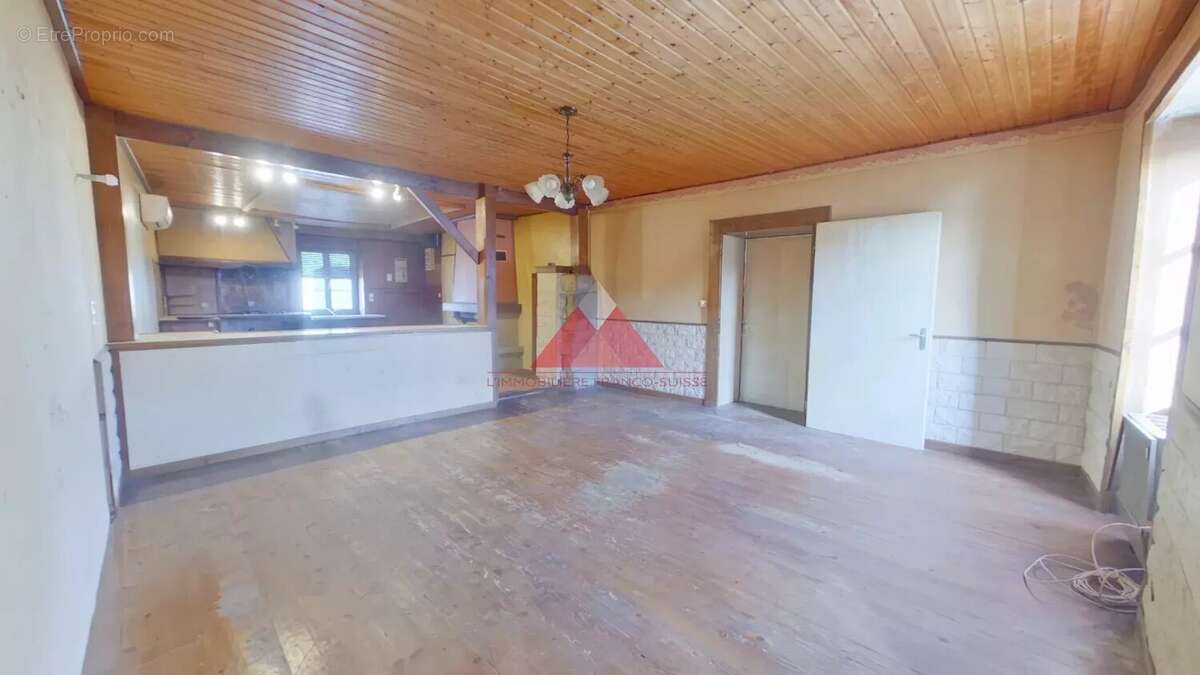 Maison à SAINT-LAURENT-LA-ROCHE