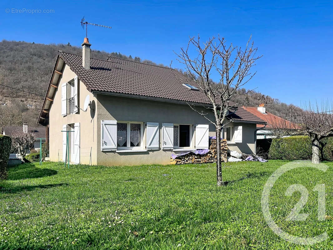 Maison à MASSIAC
