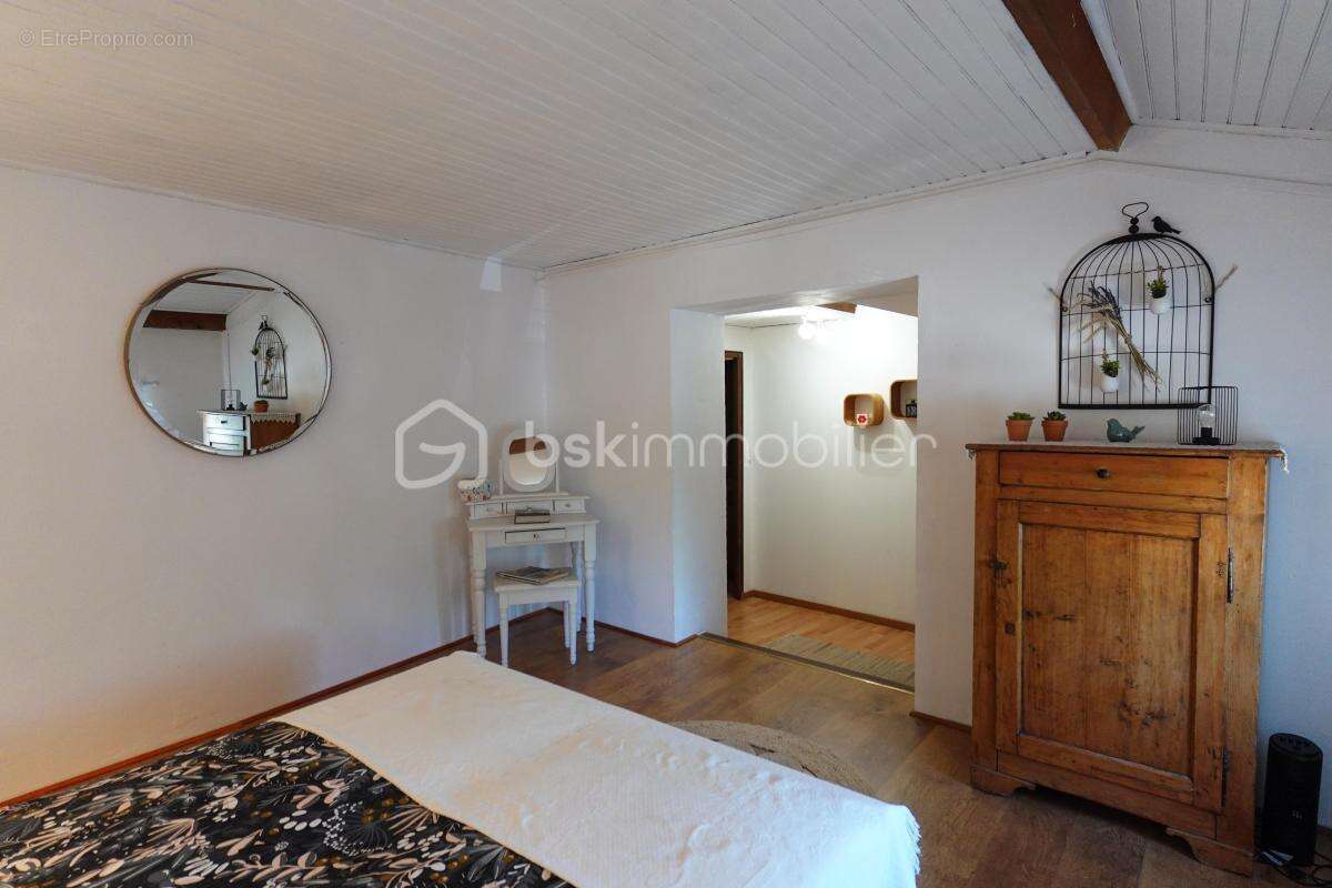 Maison de village avec cour arborée, garage et cave - photo 11