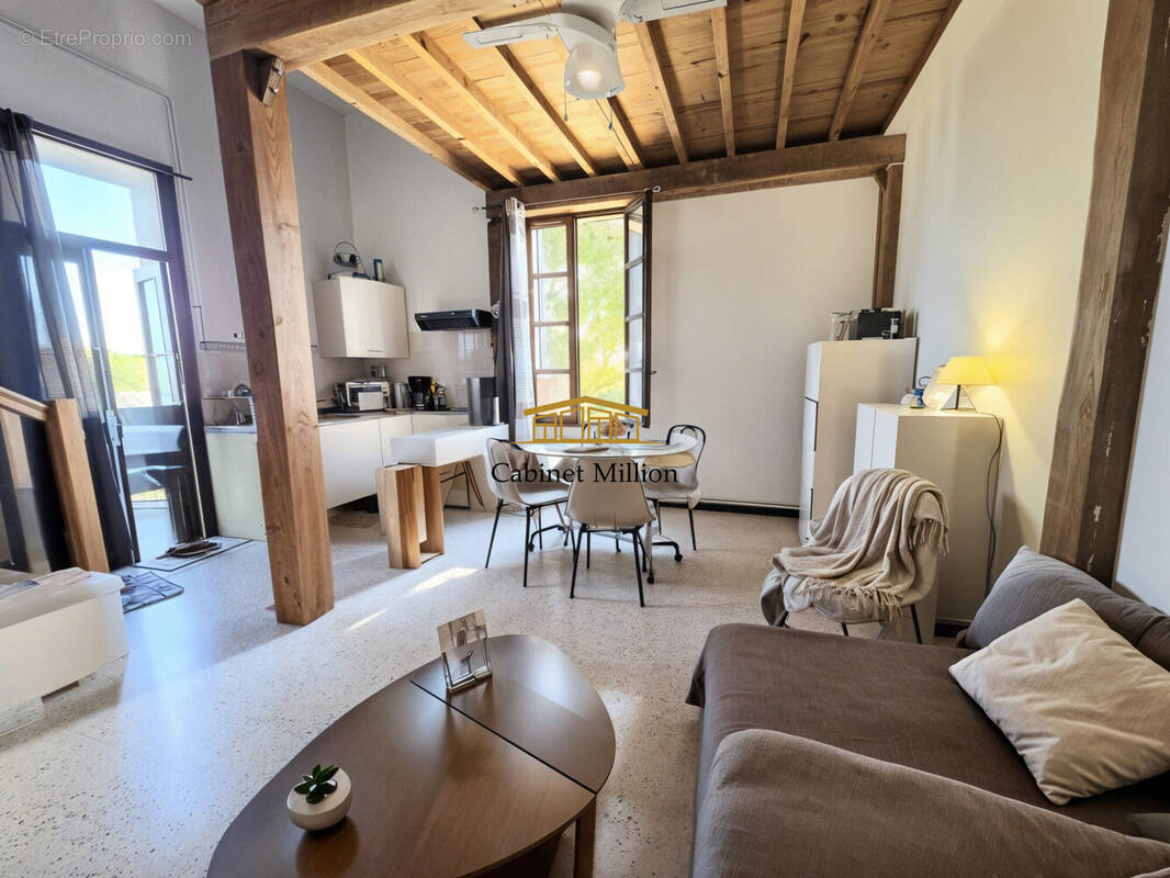 Appartement à VIC-LA-GARDIOLE