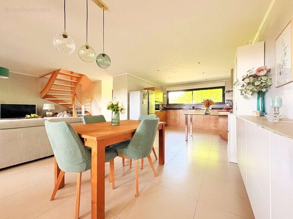 Appartement à SAINT-MARTIN-BELLEVUE