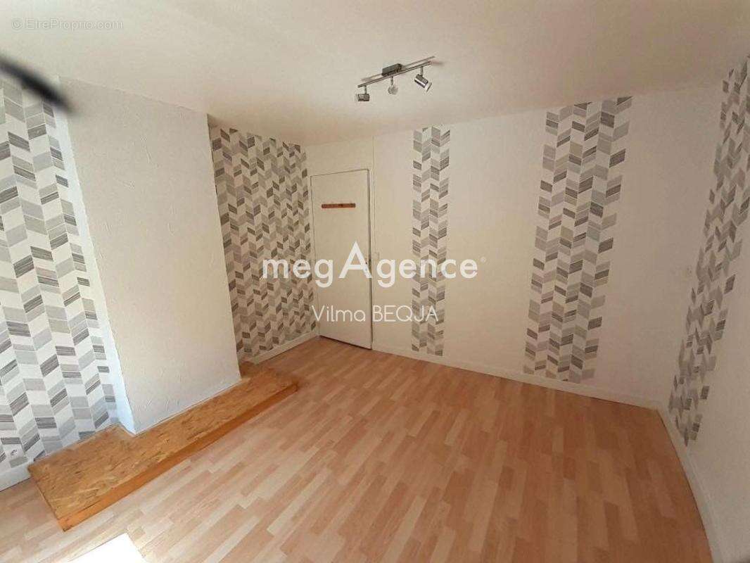 Appartement à VILLENEUVE-L'ARCHEVEQUE