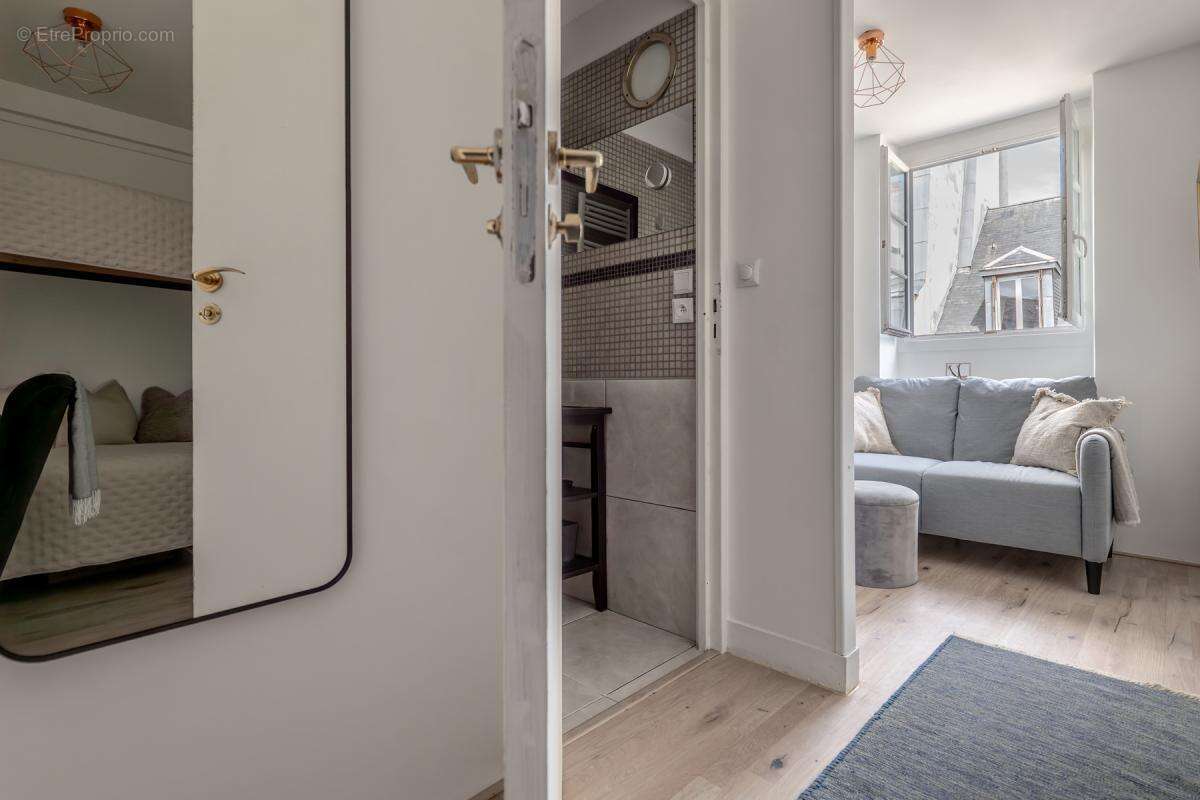 Appartement à PARIS-1E